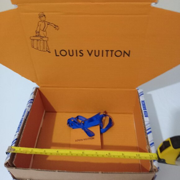 2 Louis Vuitton Boxes and Bows - Picture 6 of 9